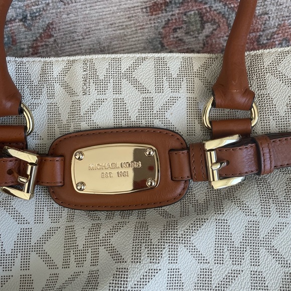 Michael Kors Hamilton Large Bag - Picture 2 of 13